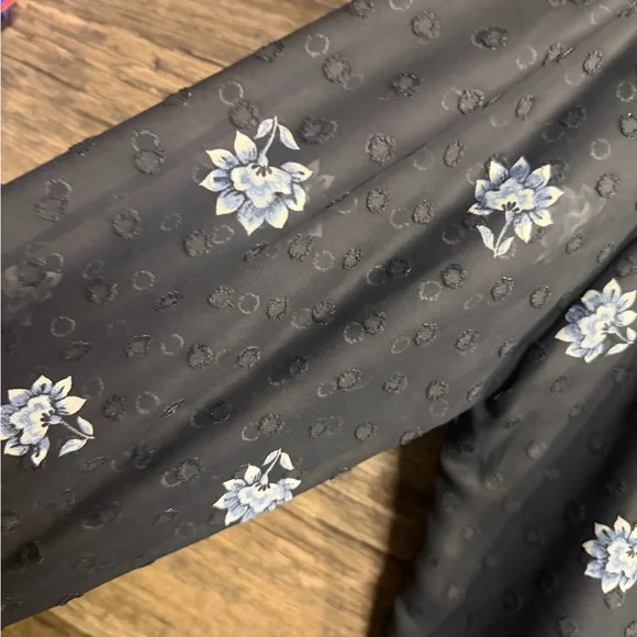 LOFT Midnight and Sky Floral Blouse - Picture 3 of 8